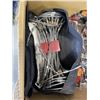 Image 3 : SNOW BRUSHES AND HAND AND TOE WARMERS WITH TIRE CABLE CHAIN SET