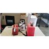 Image 1 : HDX AND POWER FIST GARDEN SPRAYERS, 2 SMALL JERRY CANS