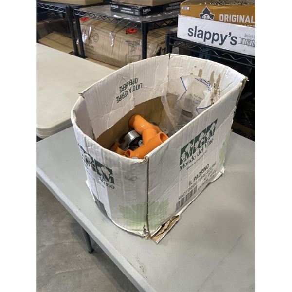 BOX OF 1x1 ORANGE PEX CORNER AND T PIECES W/ BRACKETS