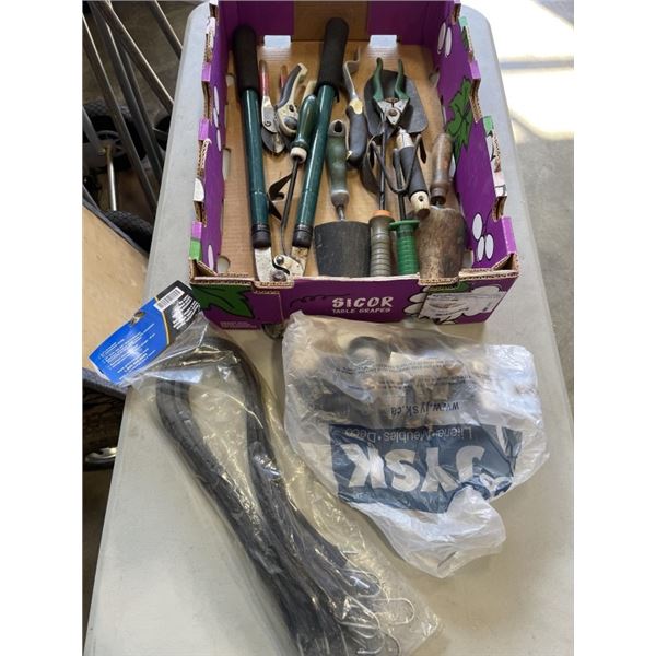 TRAY OF GARDEN TOOLS AND NEW BUNGEE CORDS ETC