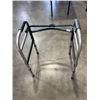 Image 4 : DRYING RACK AND ALUMINUM FOLDING WALKER