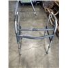 Image 5 : DRYING RACK AND ALUMINUM FOLDING WALKER