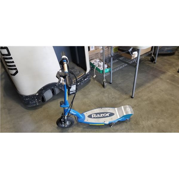 ELECTRIC RAZER SCOOTER W/ CHARGER - WORKING