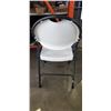 Image 5 : 4 FOLDING CHAIRS