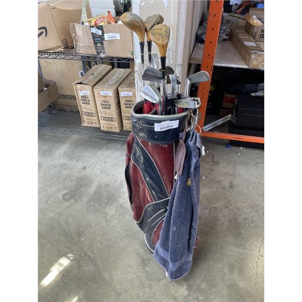VINTAGE WILSON GOLF CLUBS AND WOODEN DRIVERS, IN LEATHER BAG