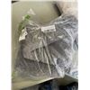 Image 3 : 3 NEW MICROFIBER BATH MATS -  2 BEIGE AND 1 GREY 32x20IN