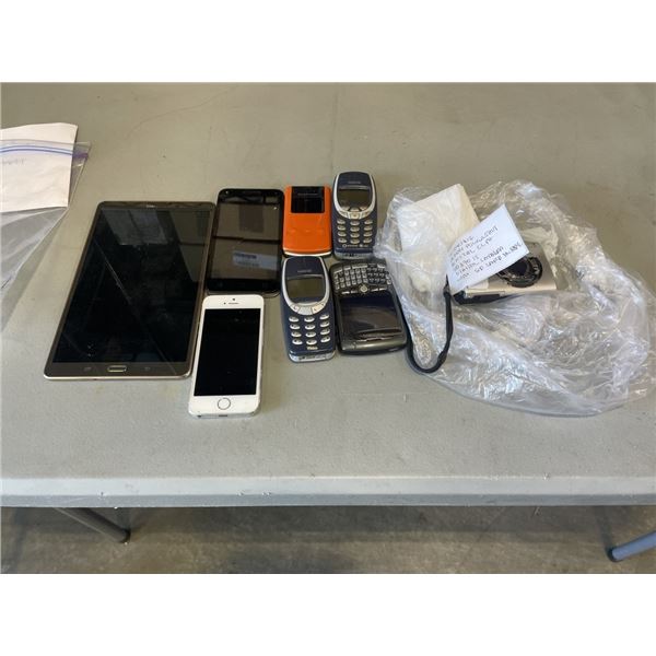 WORKING CANON POWERSHOT DIGITAL CAMERA  AND VINTAGE CELLPHONES