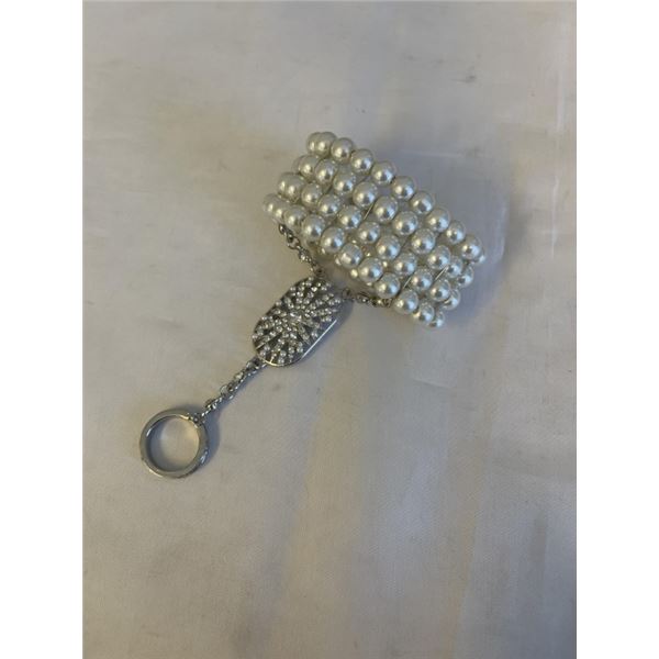 PEARL BRACELET CONNECTED W/ RHINESTONES RING BAND