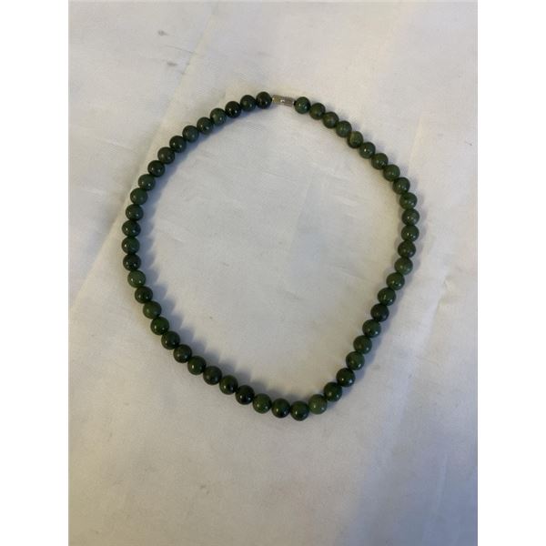 VINTAGE GREEN BC JADE BEADS NECKLACE