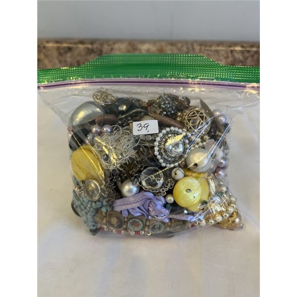 BAG OF MISC JEWELRY, BEADS AND PARTS
