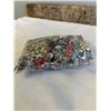 Image 3 : SMALL BAG OF MISC JEWELRY, BEADS AND PARTS