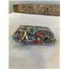 Image 4 : SMALL BAG OF MISC JEWELRY, BEADS AND PARTS