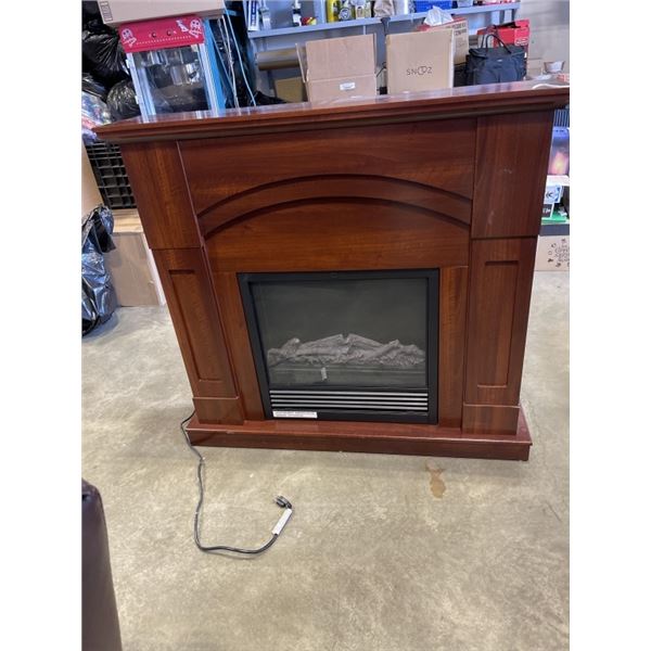 ELECTRIC FIREPLACE WITH MANTLE, WORKLING