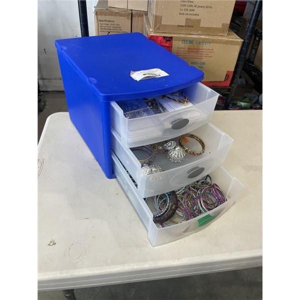 3 TRAY ORGANIZER OF ASSORTED ESTATE JEWELLERY