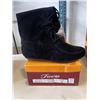 Image 4 : 5 NEW PAIRS OF LADIES BOOTS, SIZES 5.5 - 9
