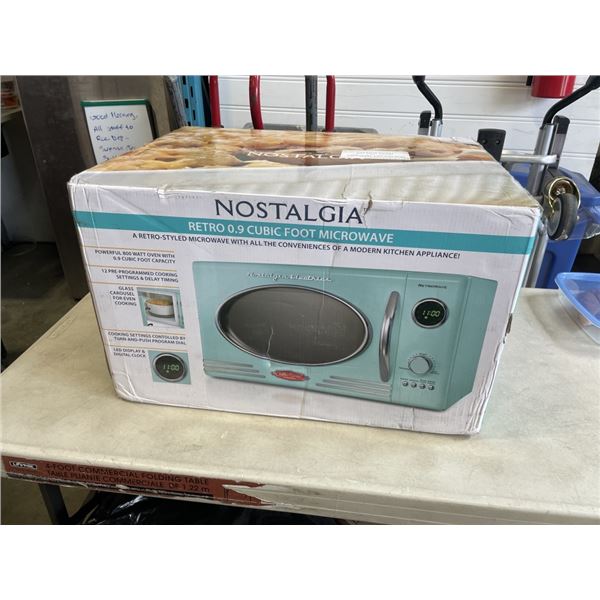 NEW NOSTALGIA  RETRO 0.9 CUBICFOOT MICROWAVE