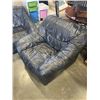 Image 5 : BLACK LEATHER LOVE SEAT AND CHAIR