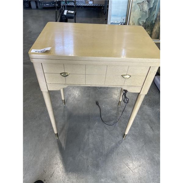 VINTAGE SINGER SEWING MACHINE IN TABLE
