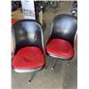 Image 2 : MCM DINING TABLE W/ 4 RED AND BLACK LEATHER CHAIRS AND LEAF