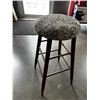 Image 4 : ANTIQUE FLOOR LAMP AND STOOL