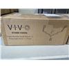 Image 2 : 2 VIVO TRIPLE MONITOR DESK MOUNT 1 FIXEX, 2 PNEUMATIC ARMS
