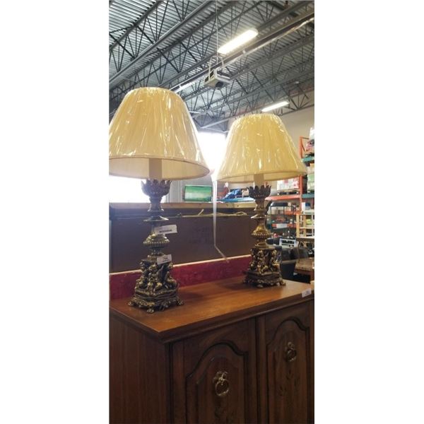 PAIR OF VINTAGE TABLE LAMPS W/ GOLD TONED BASE