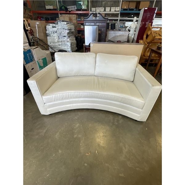 DECO REST CURVED WHITE SHEEN SOFA