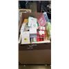Image 1 : LARGE LOT OF ASSORTED NEW AMAZON OVERSTOCK KITCHEN AND HOUSEHOLD ITEMS