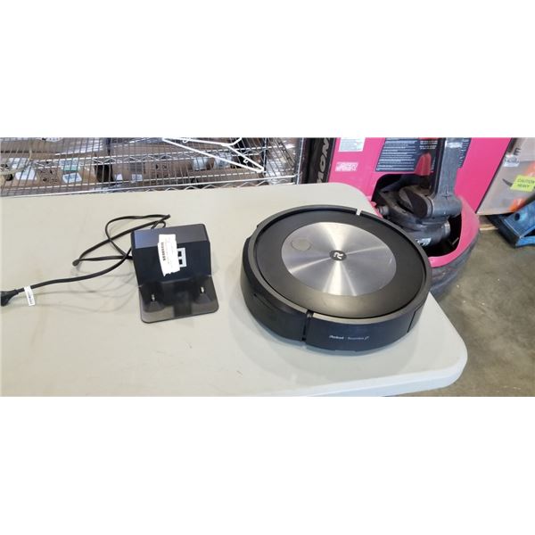 I ROBOT ROOMBA J7 WORKING WITH CHARGING DOCK