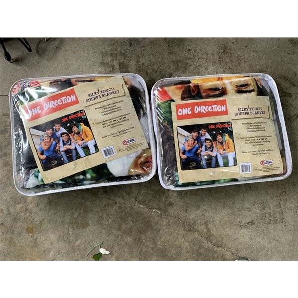 TWO NEW SHERPA SILKY TOUCH BLANKETS FEATURING ONE DIRECTION 160 CM BY 220 CM