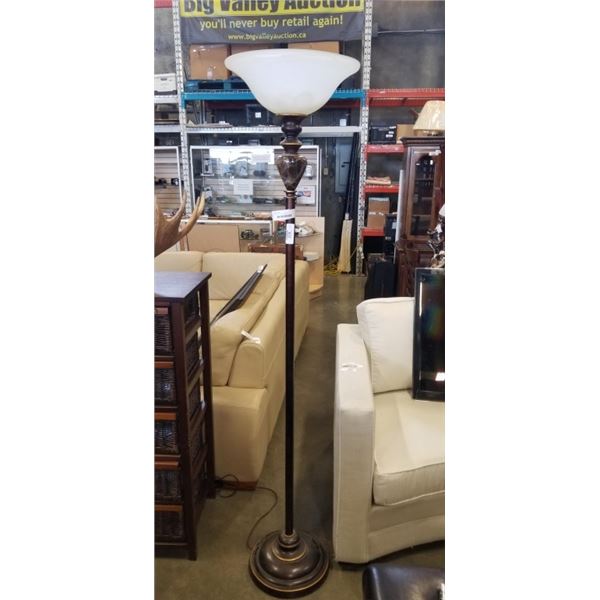 DECORATIVE FLOOR LAMP