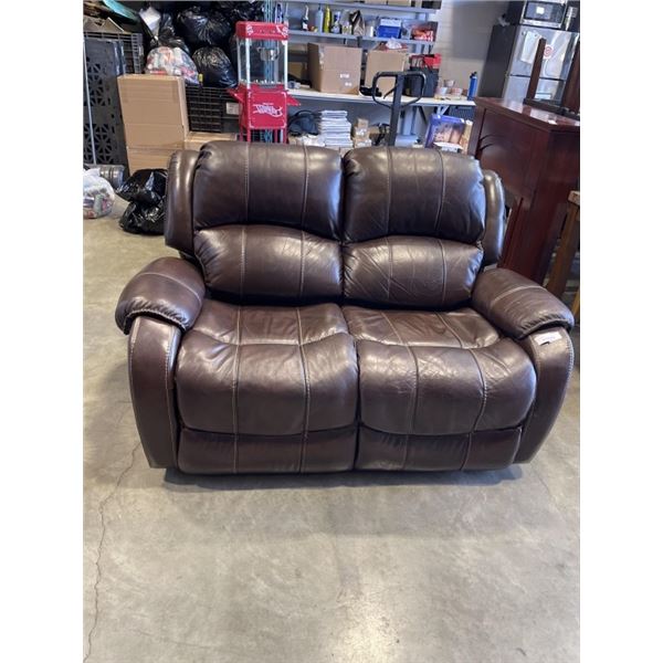 BROWN STITCHED LEATHER POWER RECLINING LOVESEAT, WORKING IN GOOD CONDITION