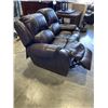 Image 5 : BROWN STITCHED LEATHER POWER RECLINING LOVESEAT, WORKING IN GOOD CONDITION
