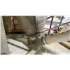 Image 6 : SPECIFIC MECHANICAL BATCH SILO. 1400 KG, DIGITAL WEIGHT SENSORS, 2 AUGERS AND CONTROLS.