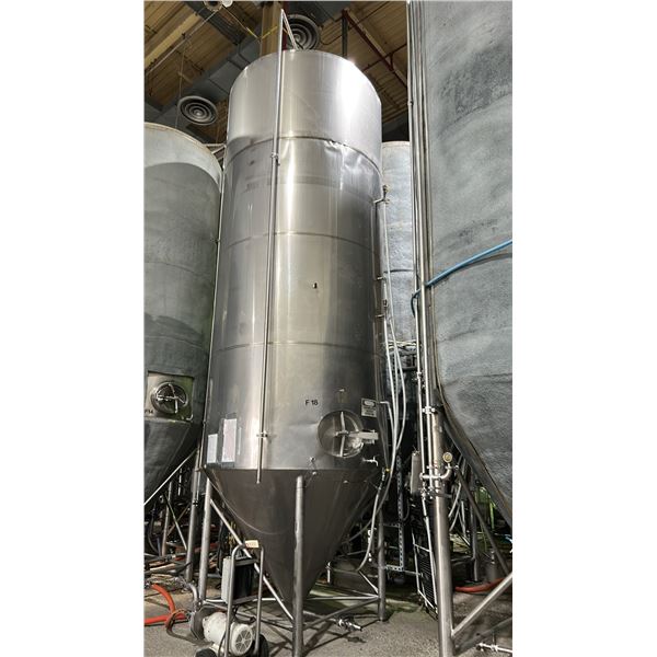 150 HL STAINLESS JACKETED FERMENTATION TANK. REQUIRES PROFESSIONAL TO REMOVE.