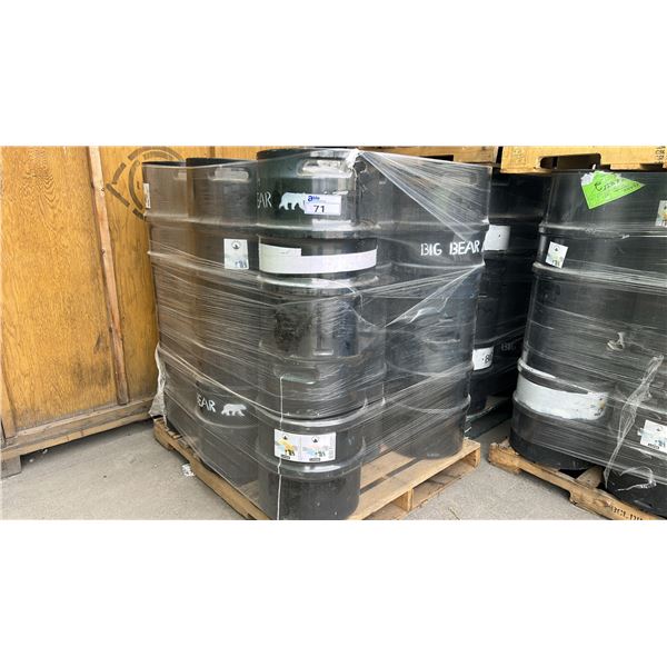 PALLET OF 16 X 50 LITER KEGS. DAS PLUS COMPOSITE KEGS.