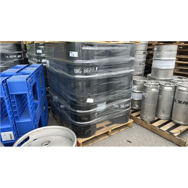 PALLET OF 16 X 50 LITER KEGS. DAS PLUS COMPOSITE KEGS.