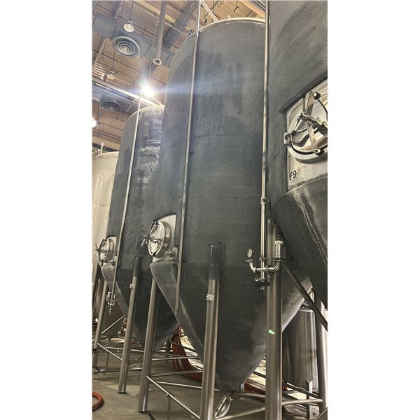 90 HL JACKETED FERMENTATION TANK. REQUIRES PROFESSIONAL TO REMOVE.