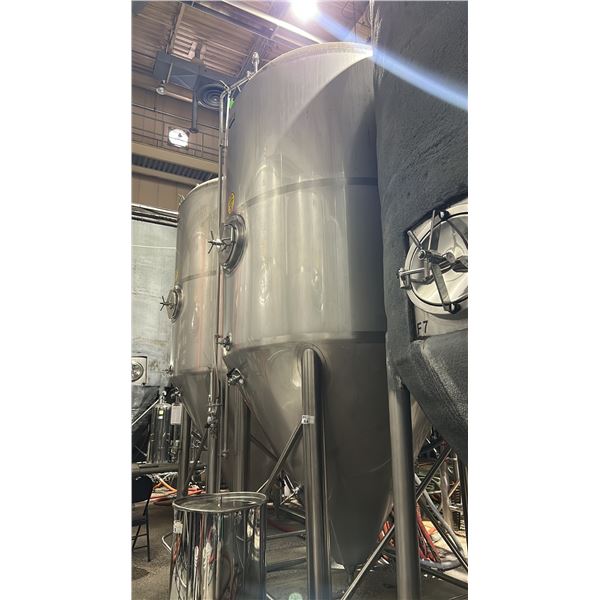 90 HL JACKETED FERMENTATION TANK. REQUIRES PROFESSIONAL TO REMOVE.