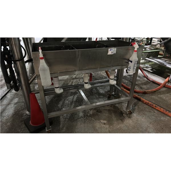 STAINLESS TRIPLE SINK NO CONTENTS. 45" X 20" ON CASTORS