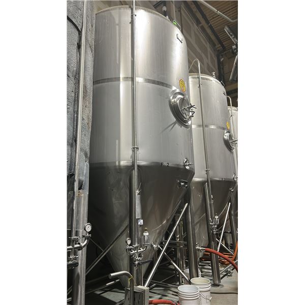 90 HL STAINLESS JACKETED FERMENTATION TANK. REQUIRES PROFESSIONAL TO REMOVE
