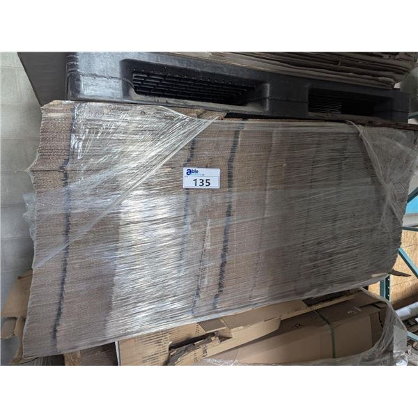 PALLET OF APPROX 900 CARDBOARD FLATS