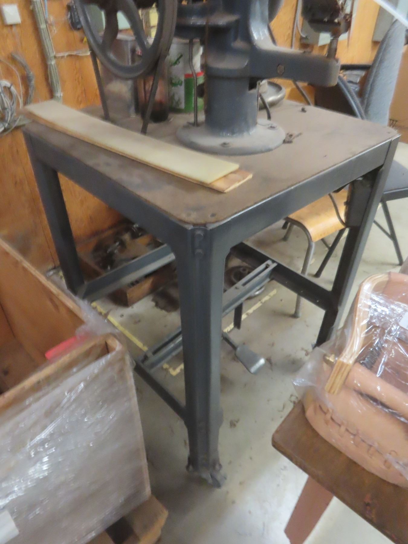 Standard Rivet Co. Power Riveting Machine on Rolling Stand, Model 66 ...