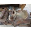 Image 5 : 3 Well-Enjoyed Western Saddles