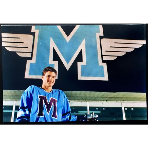 ERIC LINDROS (HOF) ST. MIKE'S JR. B 8"x11.75" PHOTO