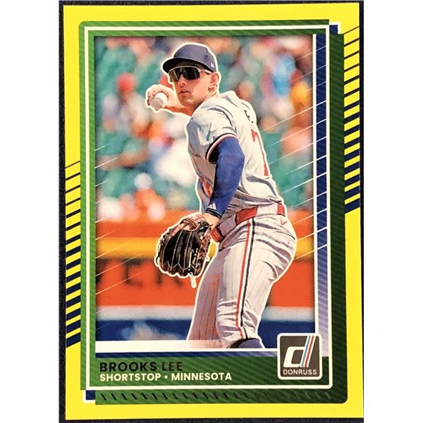 2025 DONRUSS YELLOW PARALLEL BROOKS LEE ROOKIE CARD