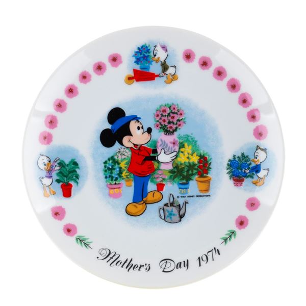 A Walt Disney's 1974 Mother's Day Plate.