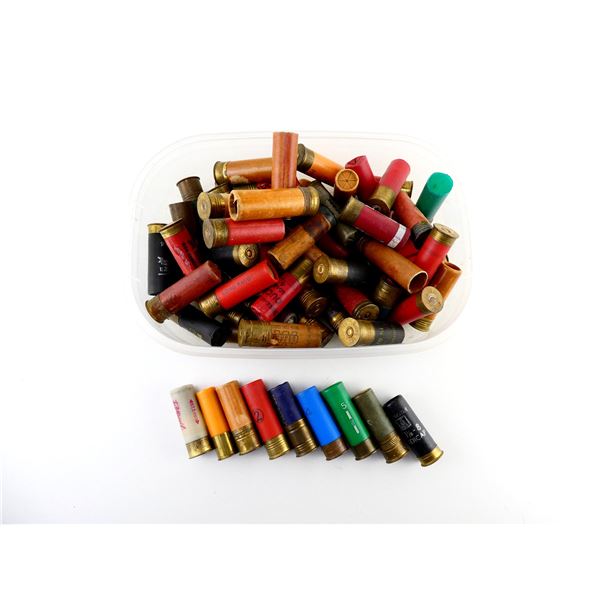 ASSORTED 12 GAUGE / 20 / 28 GAUGE SHOT SHELL AMMO AND PRIMED AND NON-PRIMED SHOT SHELL HULLS LOT