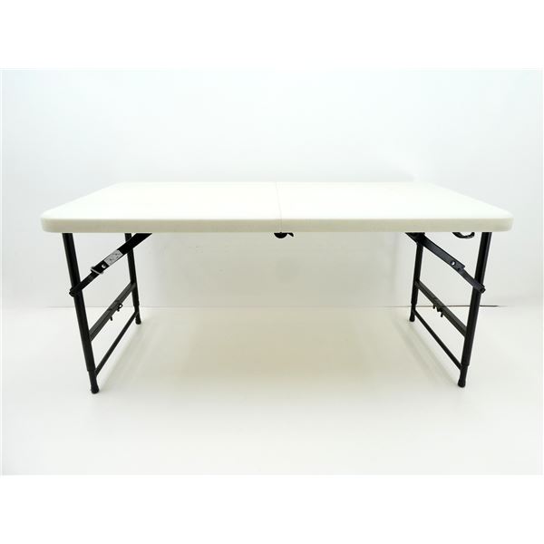 PORTABLE TABLE