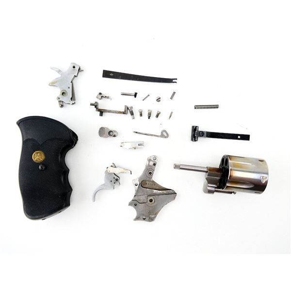 ASSORTED SMITH & WESSON MODEL 686-3 .357 MAG PARTS LOT